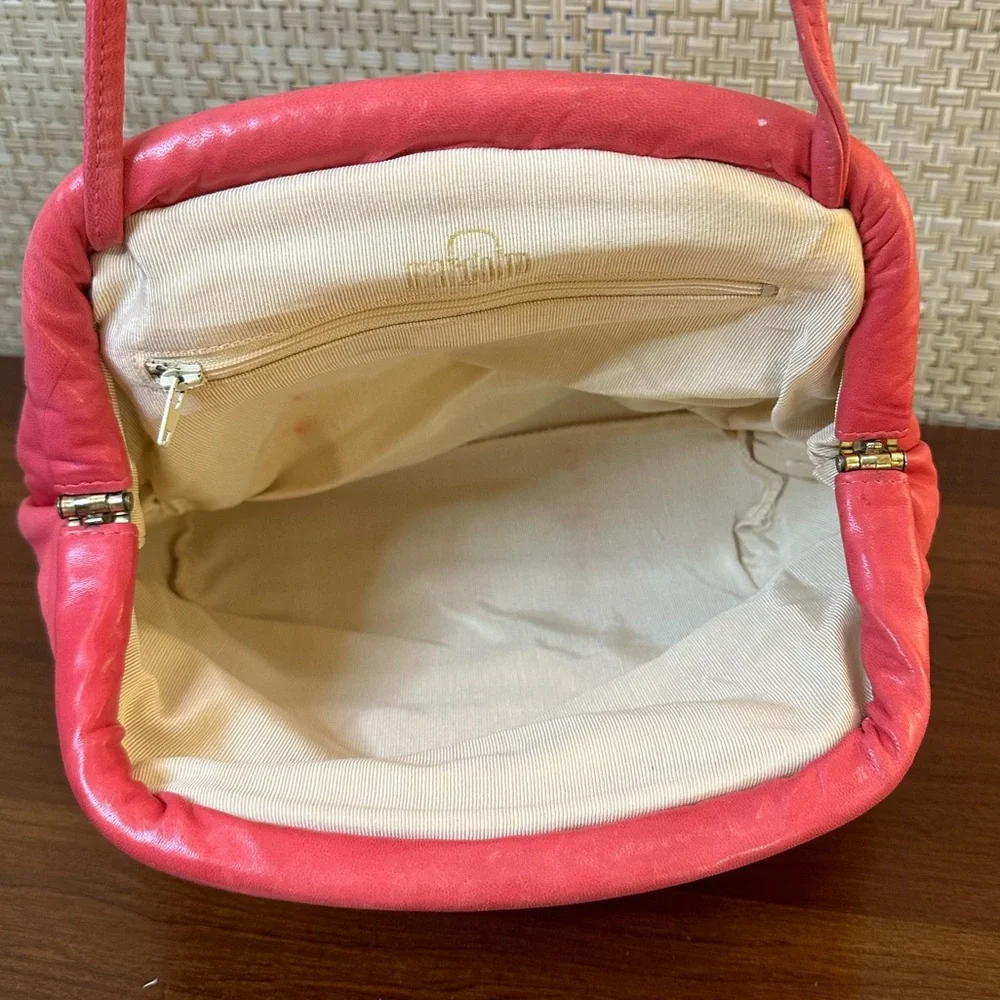 SOLD 🌟4xHP🌟VTG 1980s Pink Leather Shoulder Bag w/ Button Accent by Margolm USA - Picture 4 of 16